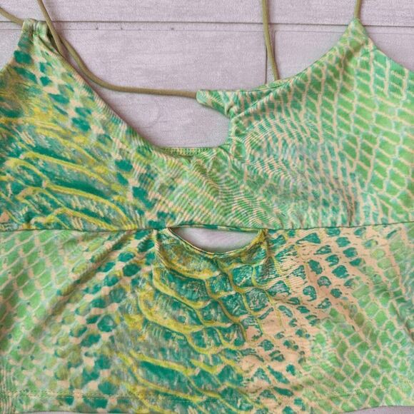 Bershka Crop Top Cut-out Green Spaghetti Strap Sexy Festival Clubwear Medium Y2K - Picture 3 of 5